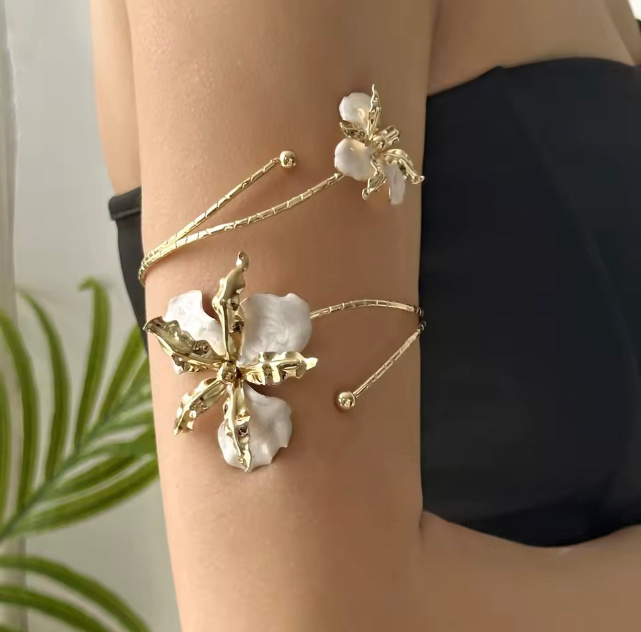 🌸 Bracelet de Bras Fleur Élégance Dorée