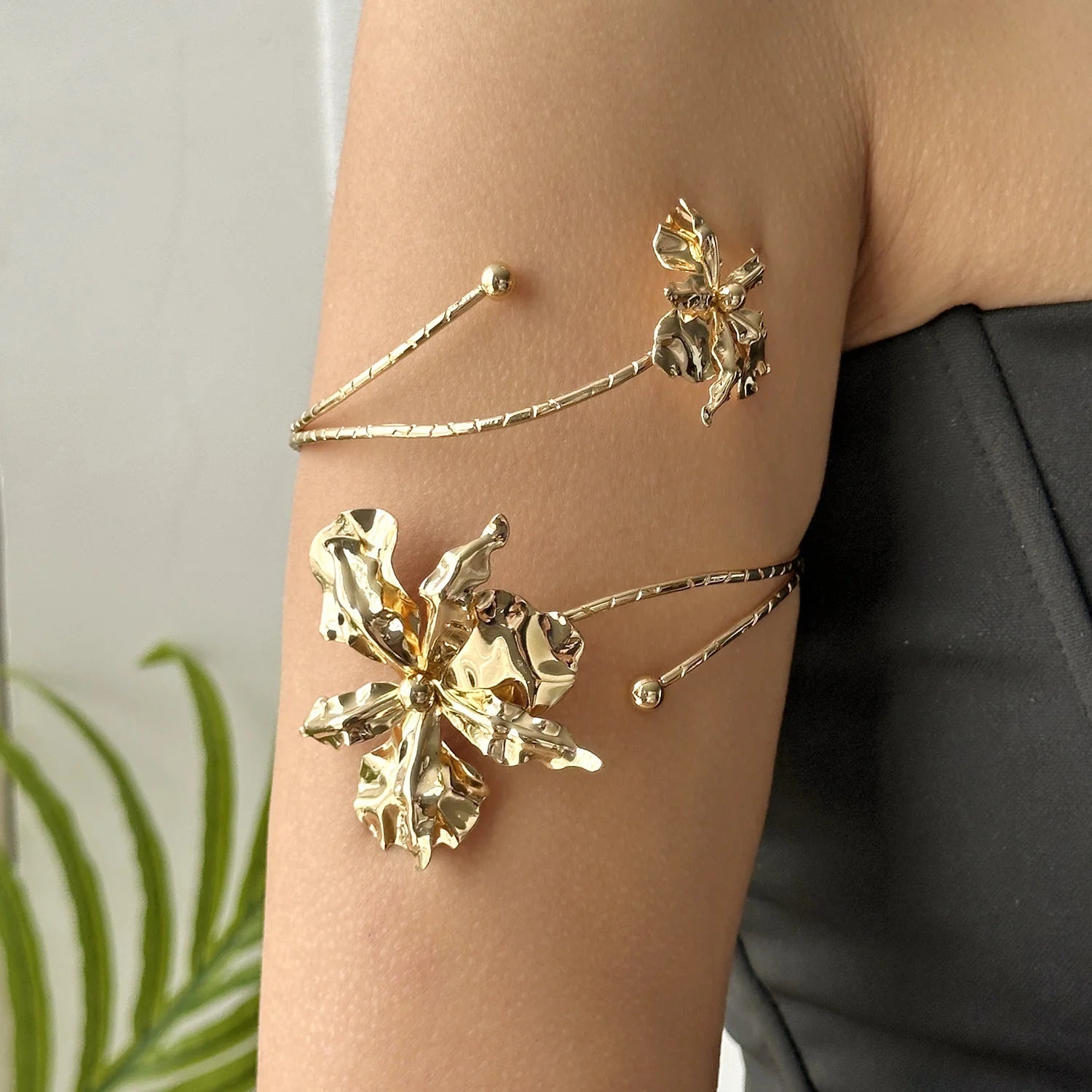 🌸 Bracelet de Bras Fleur Élégance Dorée